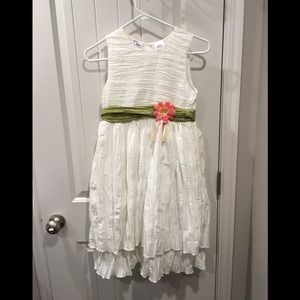 Flower girl dress/ worn once for a wedding ❤️